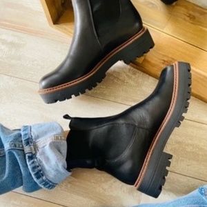 Caslon Miller Chelsea Boots Black